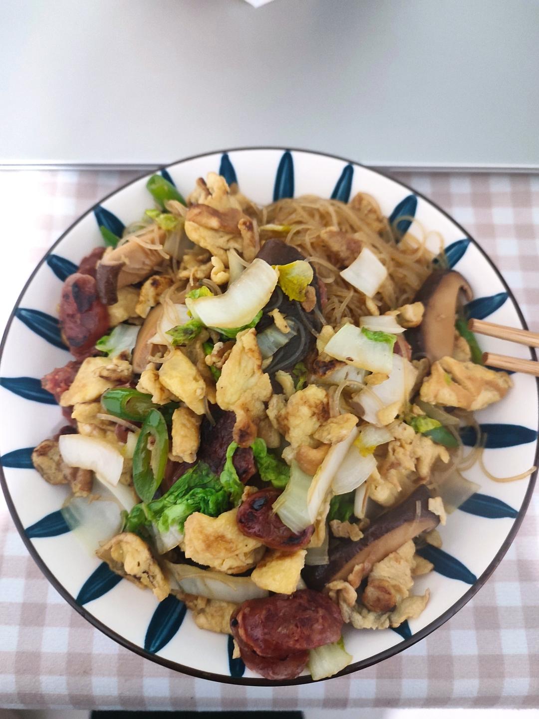 厨师长教你：“鸡蛋炒米粉”的家常做法，满满的小技巧，先收藏了