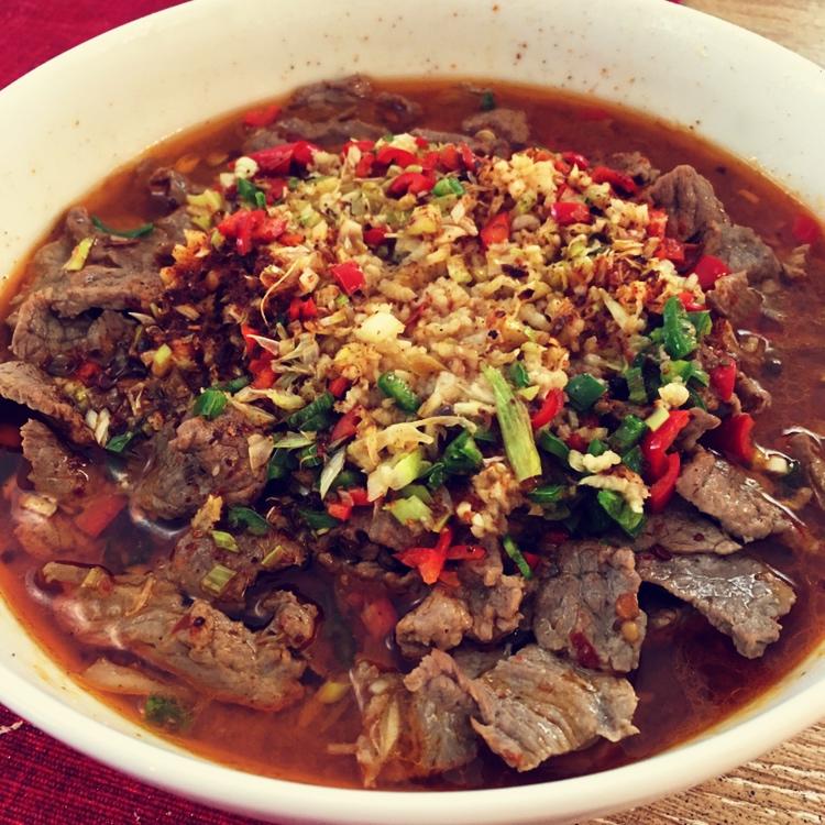 水煮牛肉：《中餐厅》张亮拿手菜（视频菜谱）