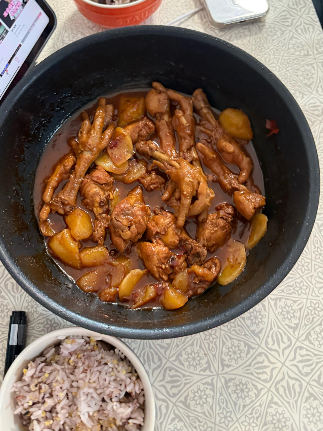 软糯入味的《鸡翅鸡爪煲》