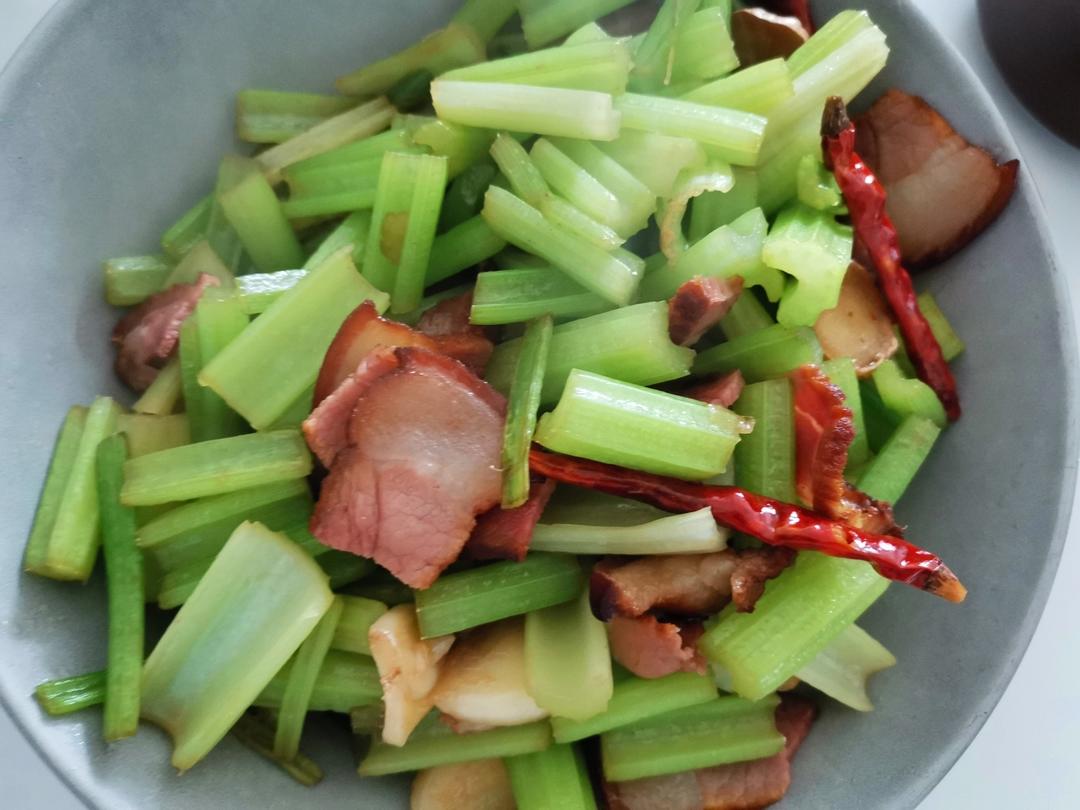 芹菜炒腊肉