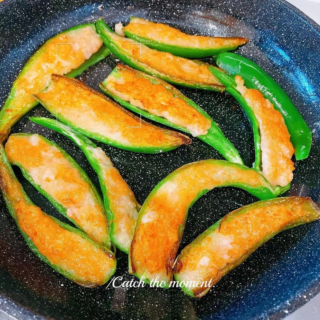 虎皮尖椒酿虾滑的做法