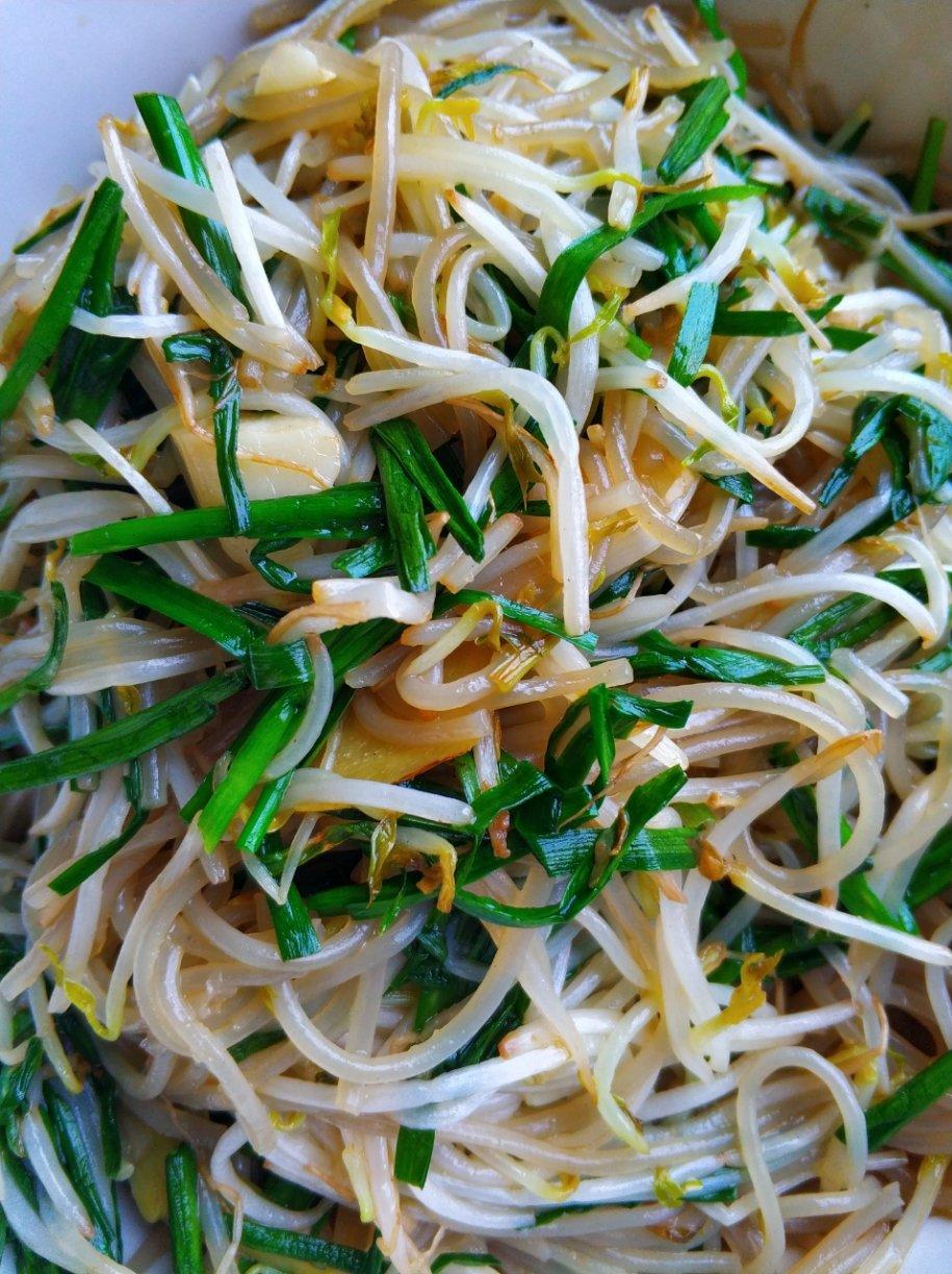 琪小星做的绿豆芽韭菜炒粉条