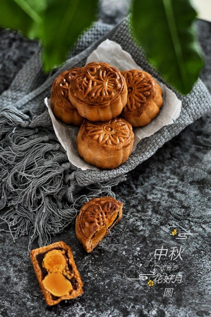 广式月饼—蛋黄莲蓉月饼