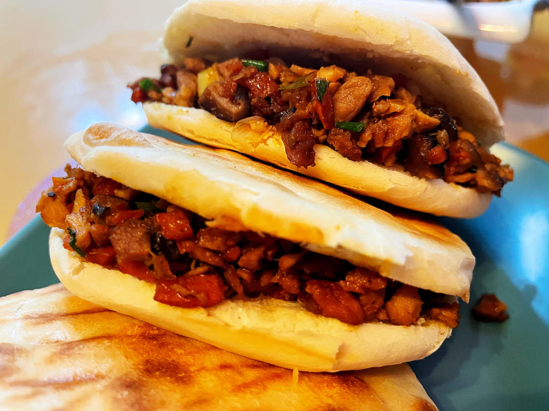 肉夹馍，白吉馍