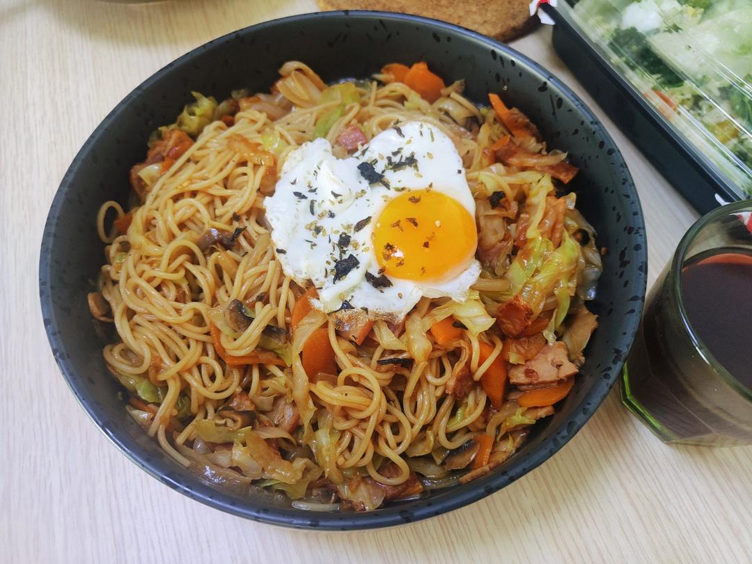 8块钱搞定【日式炒面】，有肉有菜，香到没边！