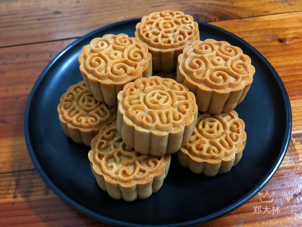 广式月饼—蛋黄莲蓉月饼