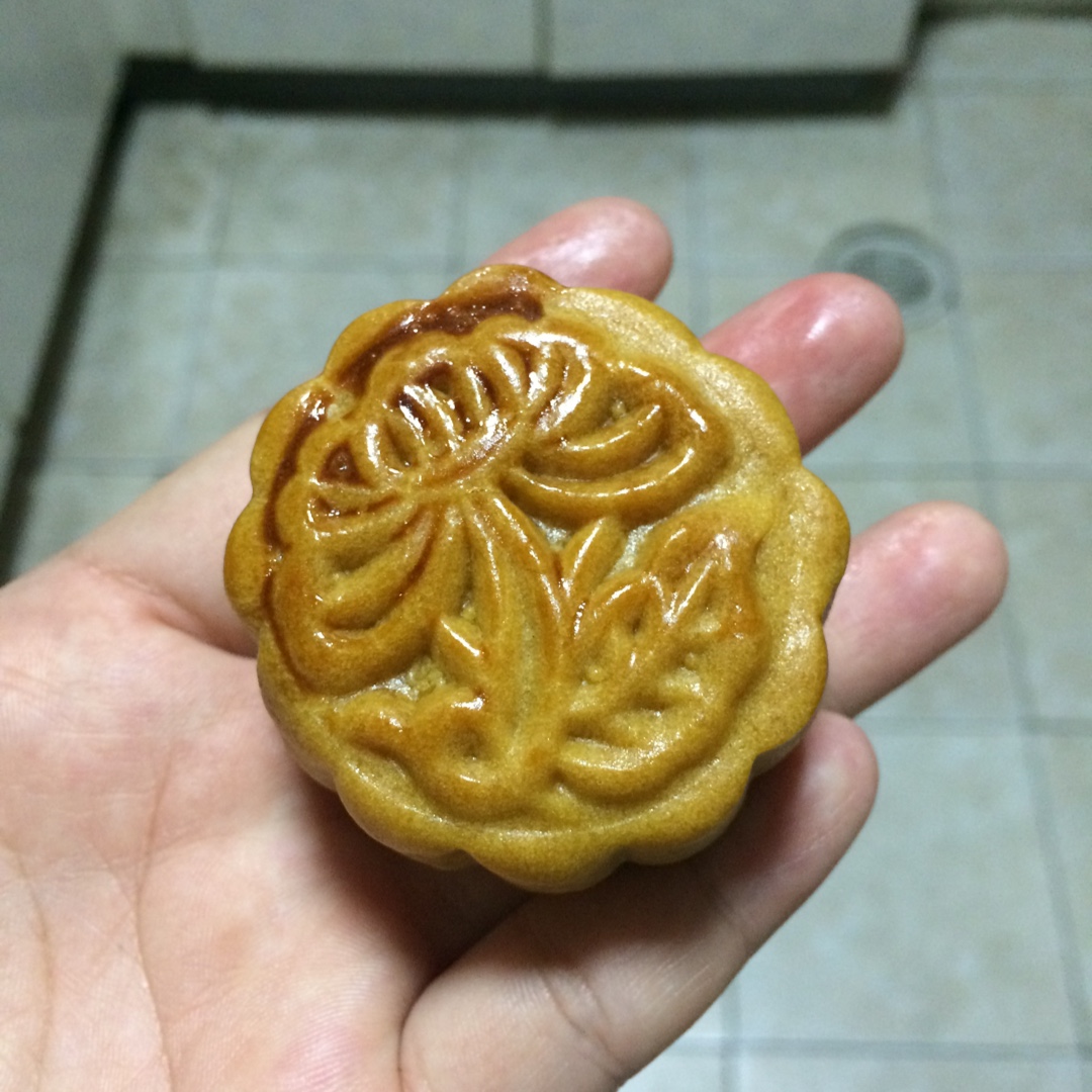 广式月饼—蛋黄芝麻月饼