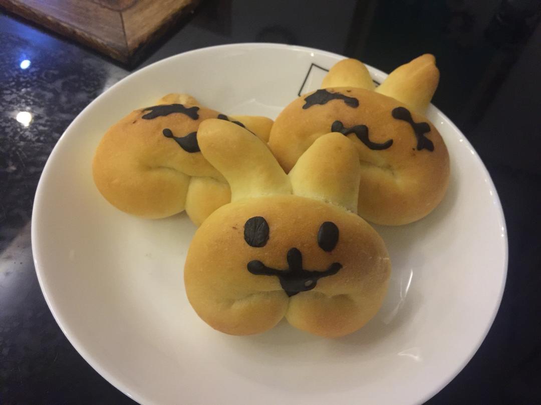 小兔子香肠面包