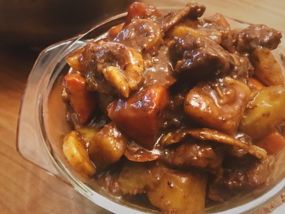 秘制黑胡椒煲牛腩