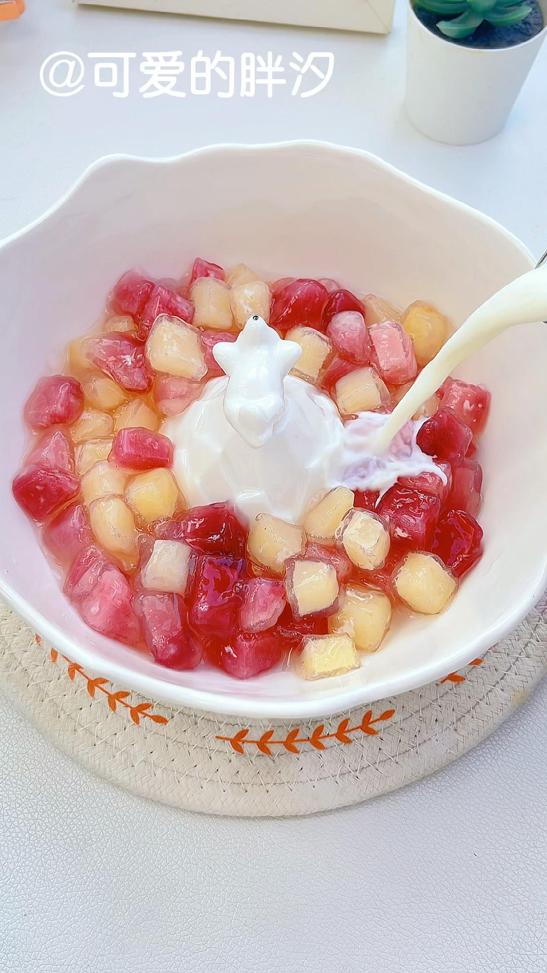 水蜜桃的神仙吃法！摇一摇变蜜桃珍珠