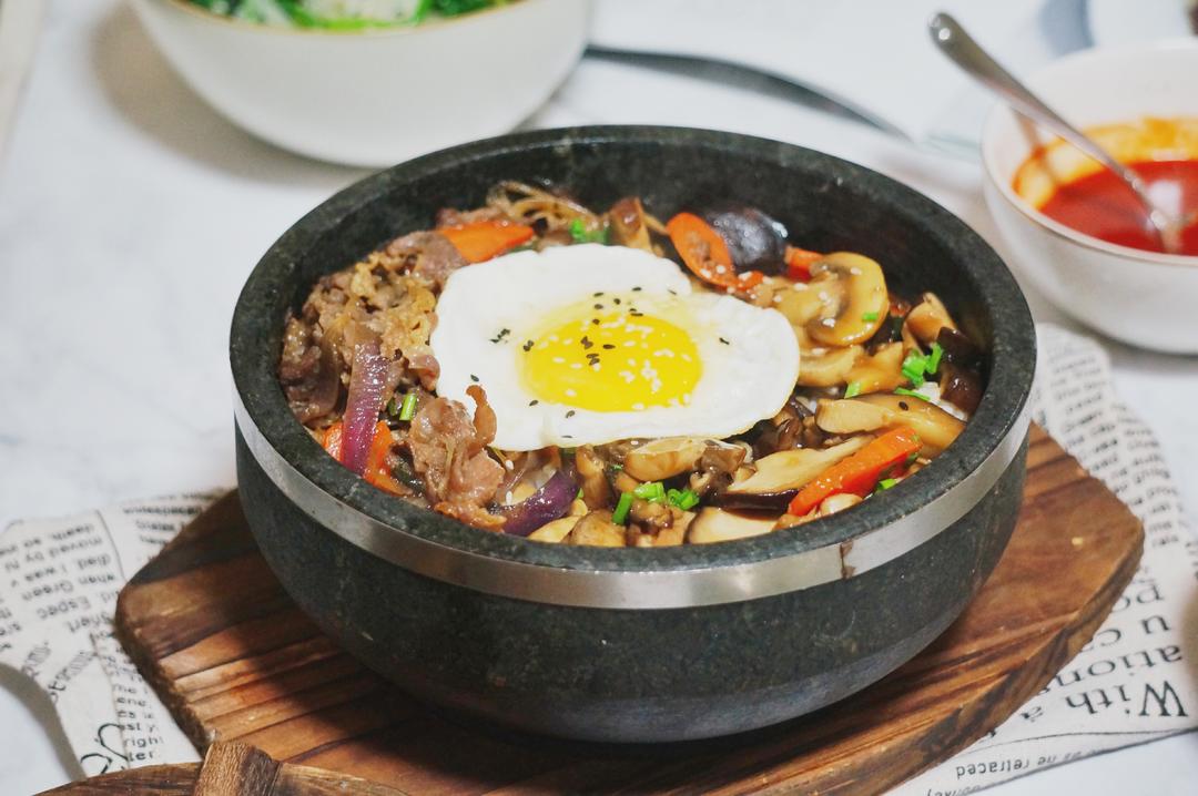 菌菇肥牛石锅饭