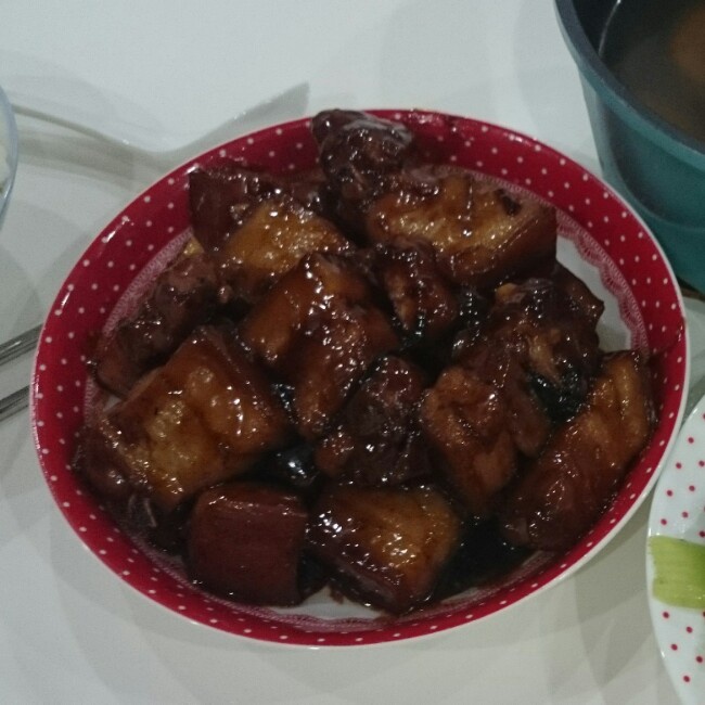 吃着碗里望着锅里的红烧肉