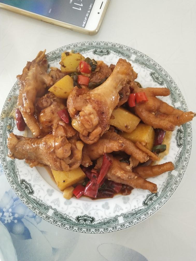 超级好吃的红烧鸡爪