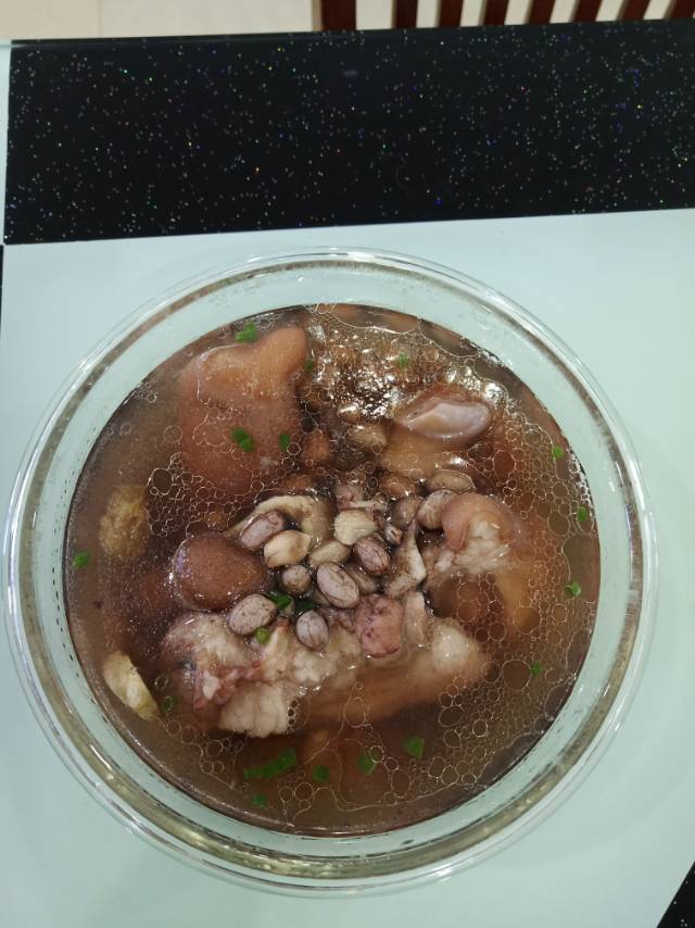 花生猪脚汤（月子下奶神汤）