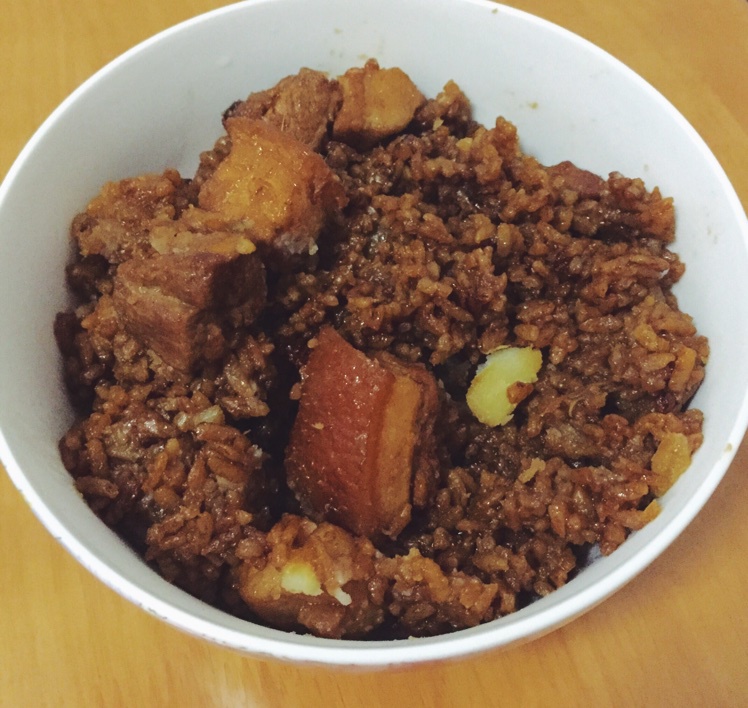 红烧肉焖饭