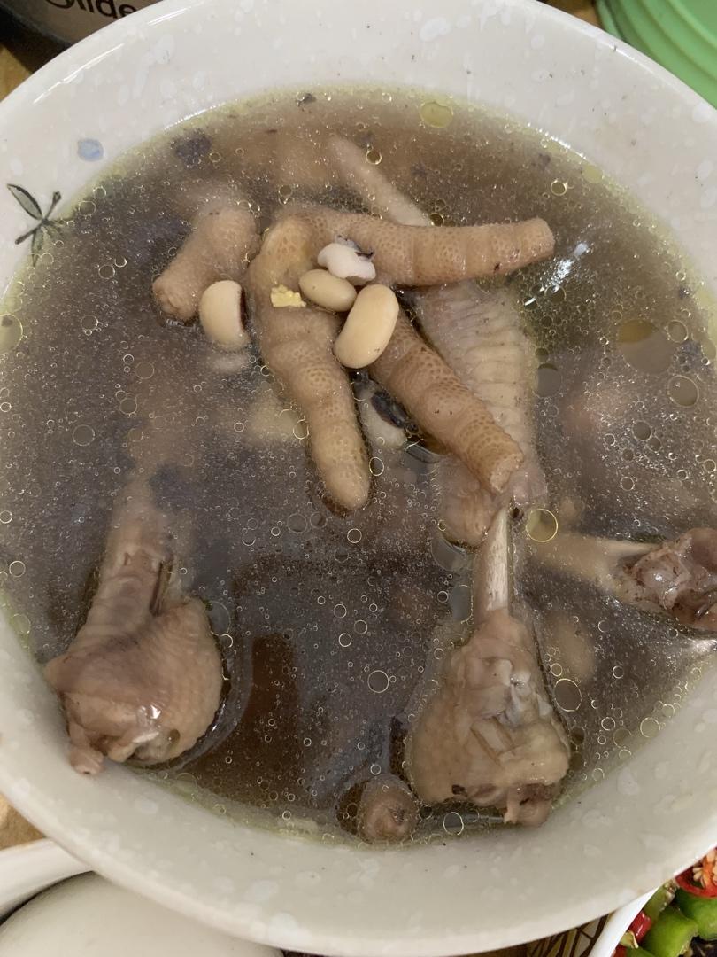 眉豆花生鸡脚汤（祛湿汤）