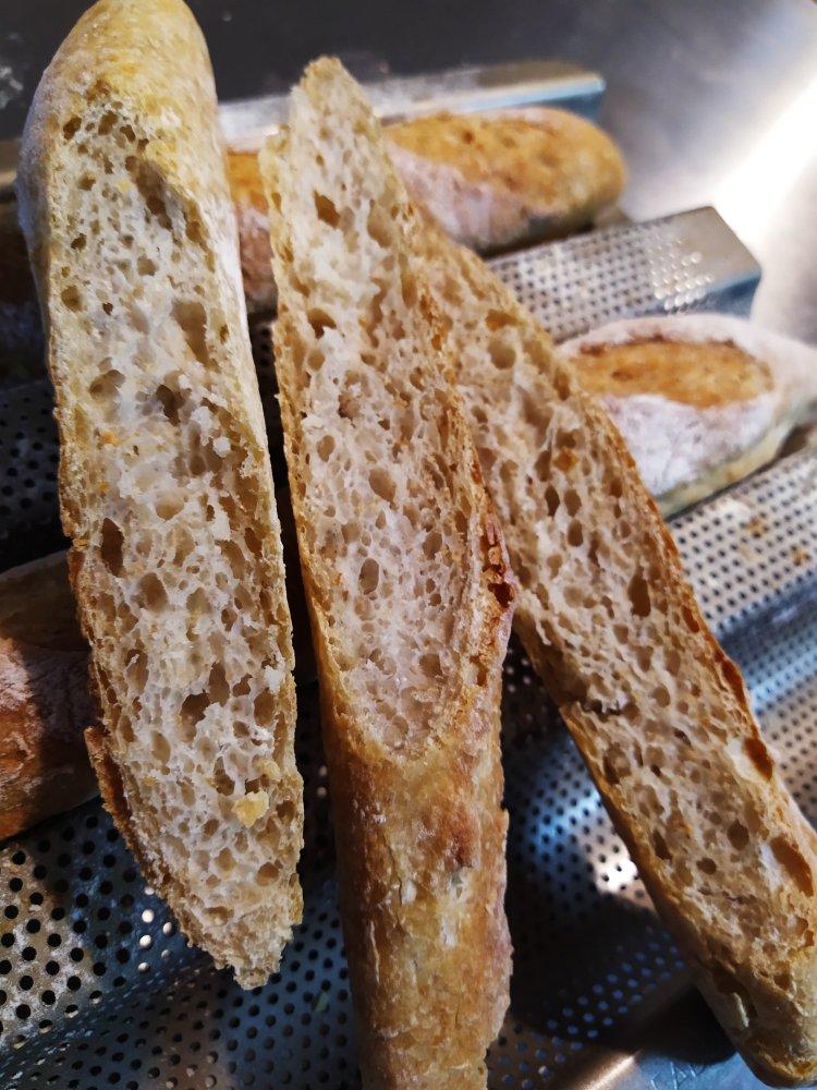 香脆健康的全麦法棍Whole Wheat Baguette