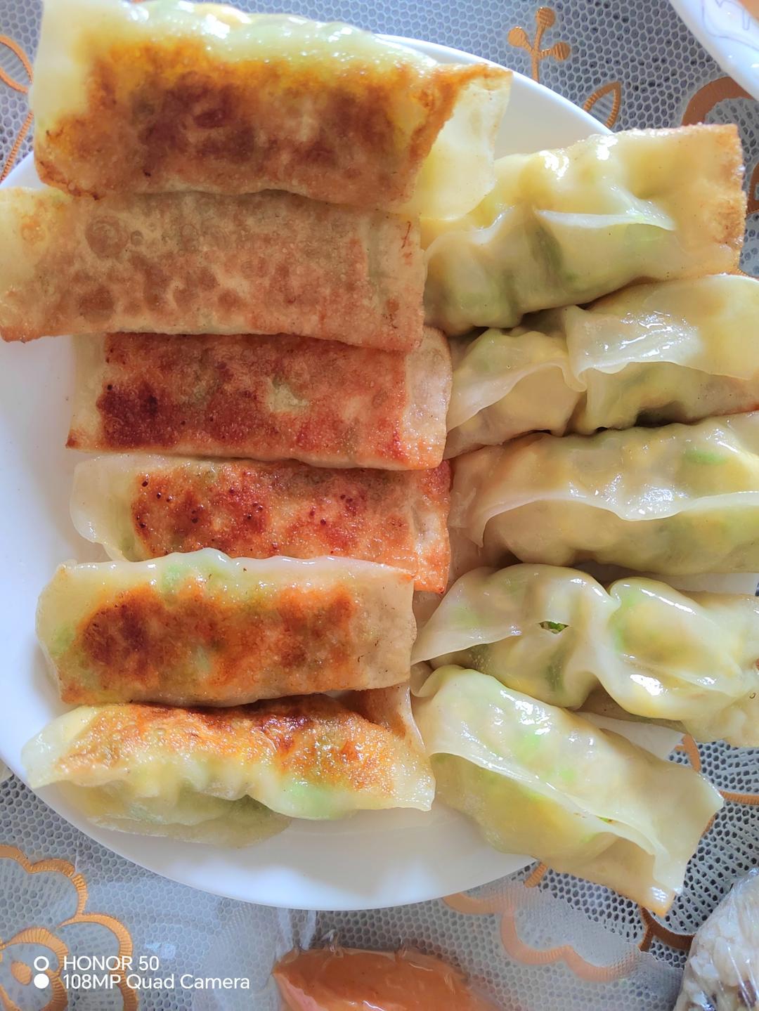 超级好吃的西葫芦鸡蛋素锅贴（馄饨皮版）