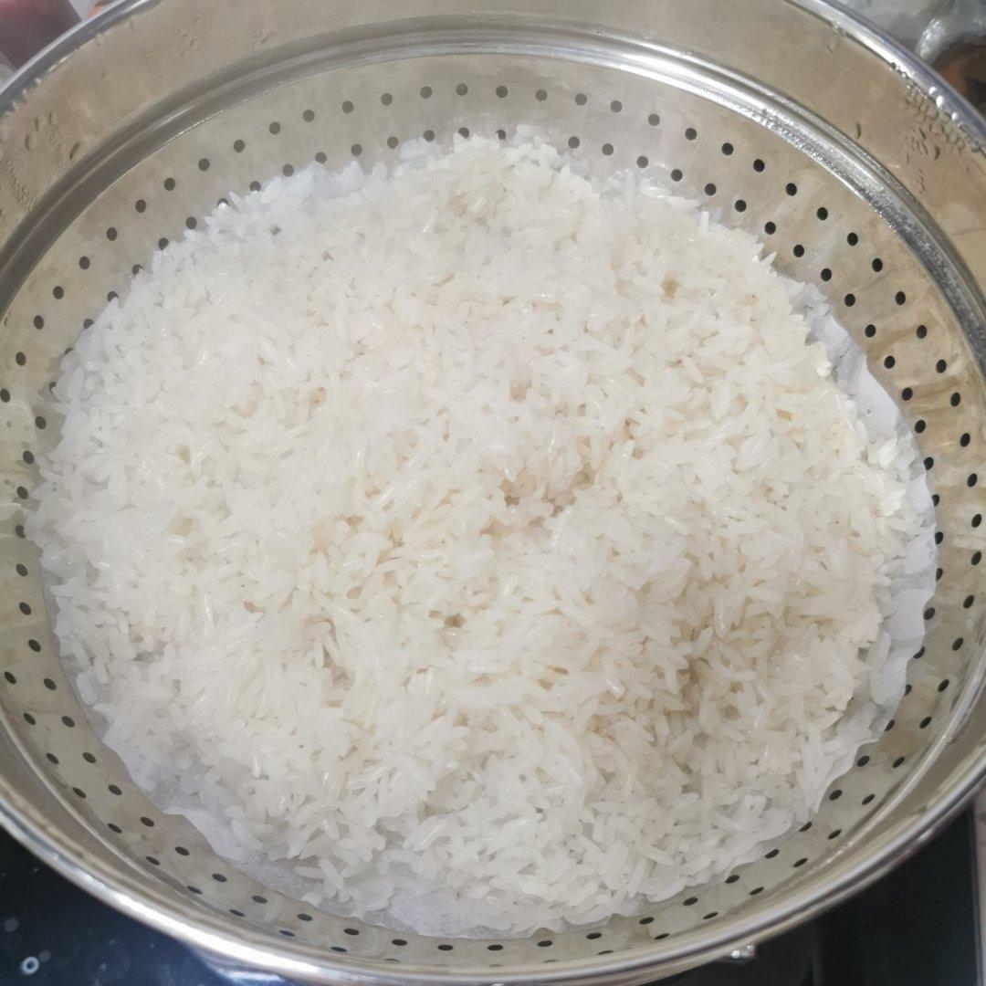 糯米饭（千万别用电饭锅煮，这样做又香又糯）