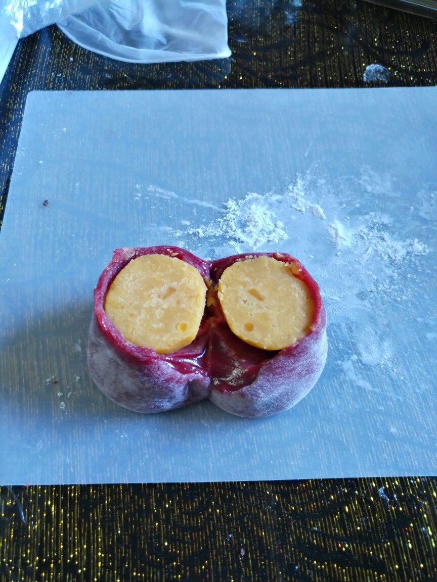 咸甜的味道刚刚好：港式金沙奶黄月饼（含金沙馅做法）