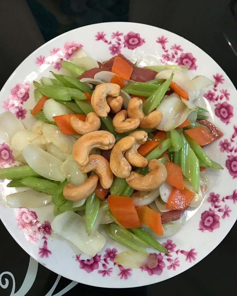 西芹百合炒腰果