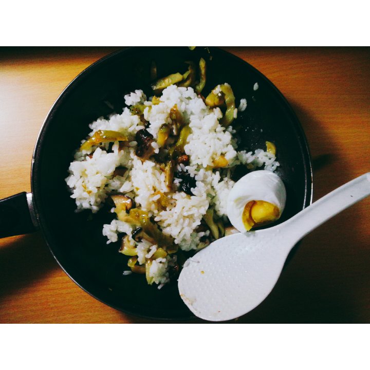 榨菜蛋炒饭（粒粒分明小窍门）