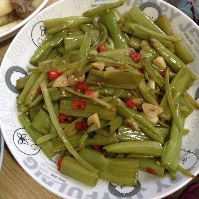 酸炒空心菜梗
