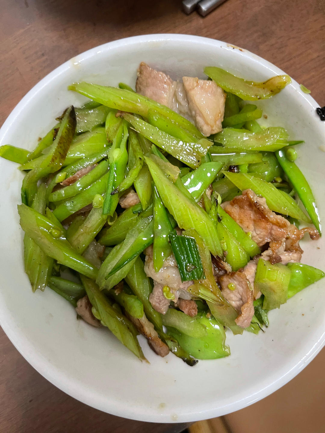 芹菜荷兰豆炒肉的做法