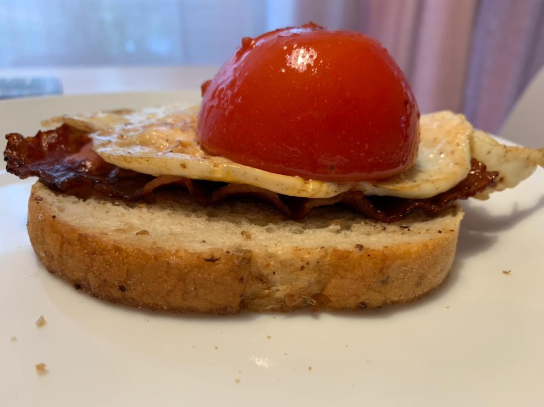 英式早餐-蘑菇培根鸡蛋吐司