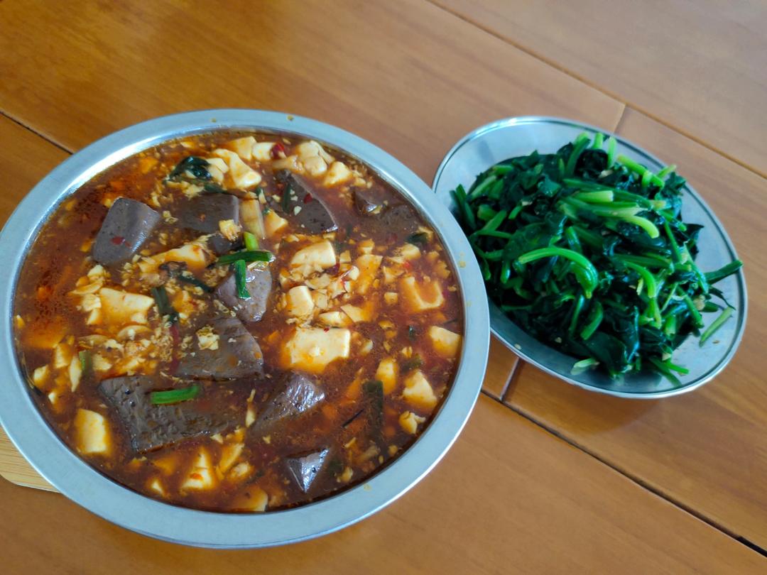 能吃三碗饭的红烧鸭血豆腐