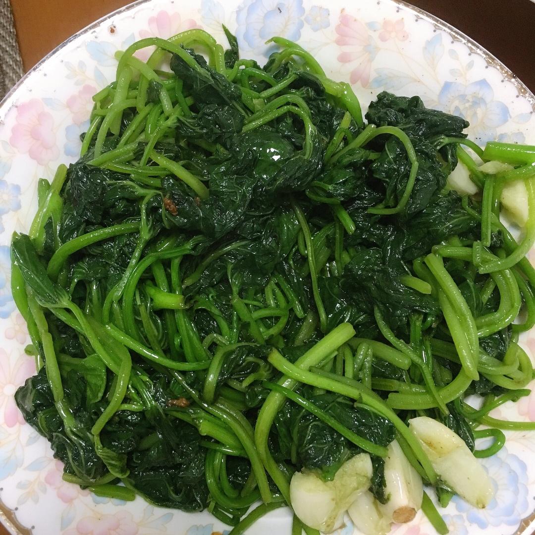 蒜蓉炒红薯叶
