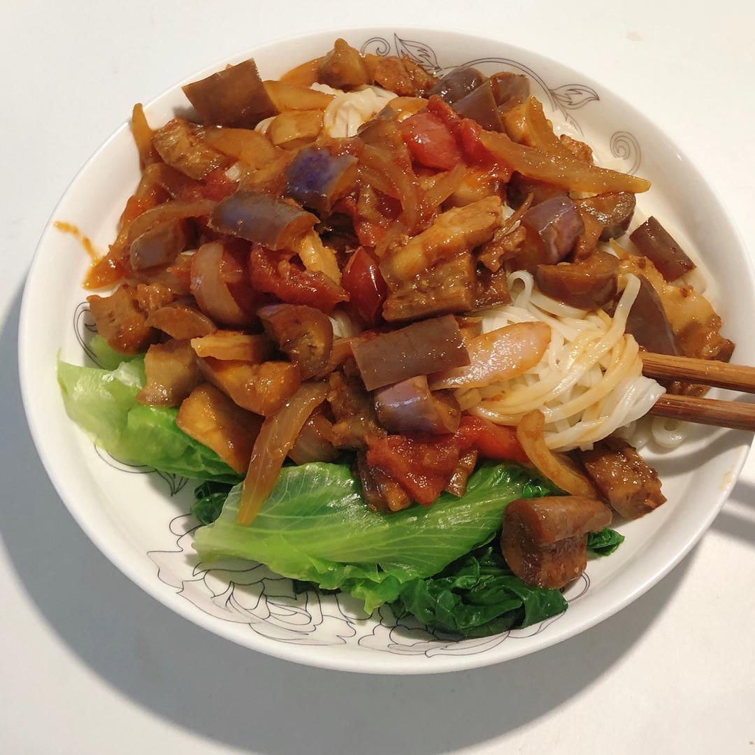 西红柿茄子肉丁打卤面