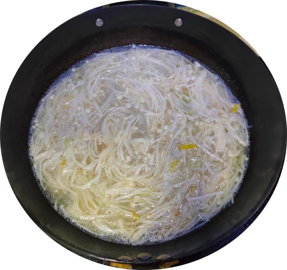 陈明琴-金针菇酸汤肥牛的做法 步骤4