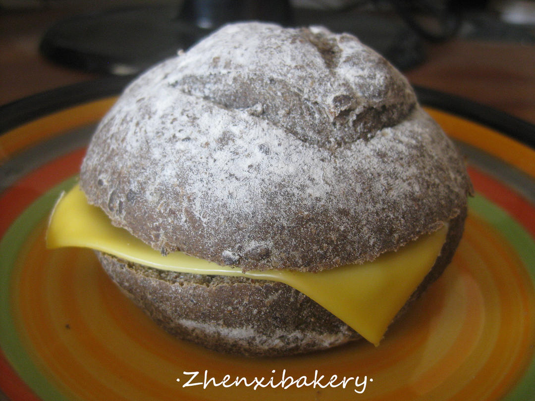 黑芝麻亚麻籽全麦面包的做法