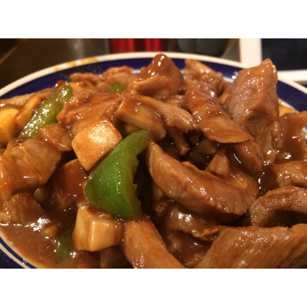 蚝油草菇滑炒牛肉