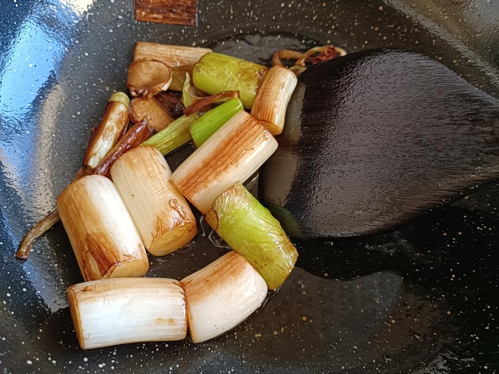 家庭版葱烧海参的做法 步骤6