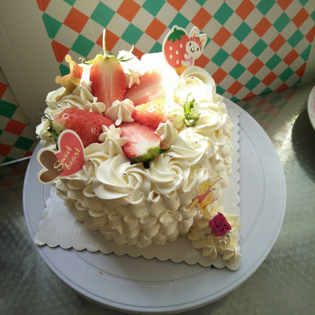 鲜奶双拼水果蛋糕