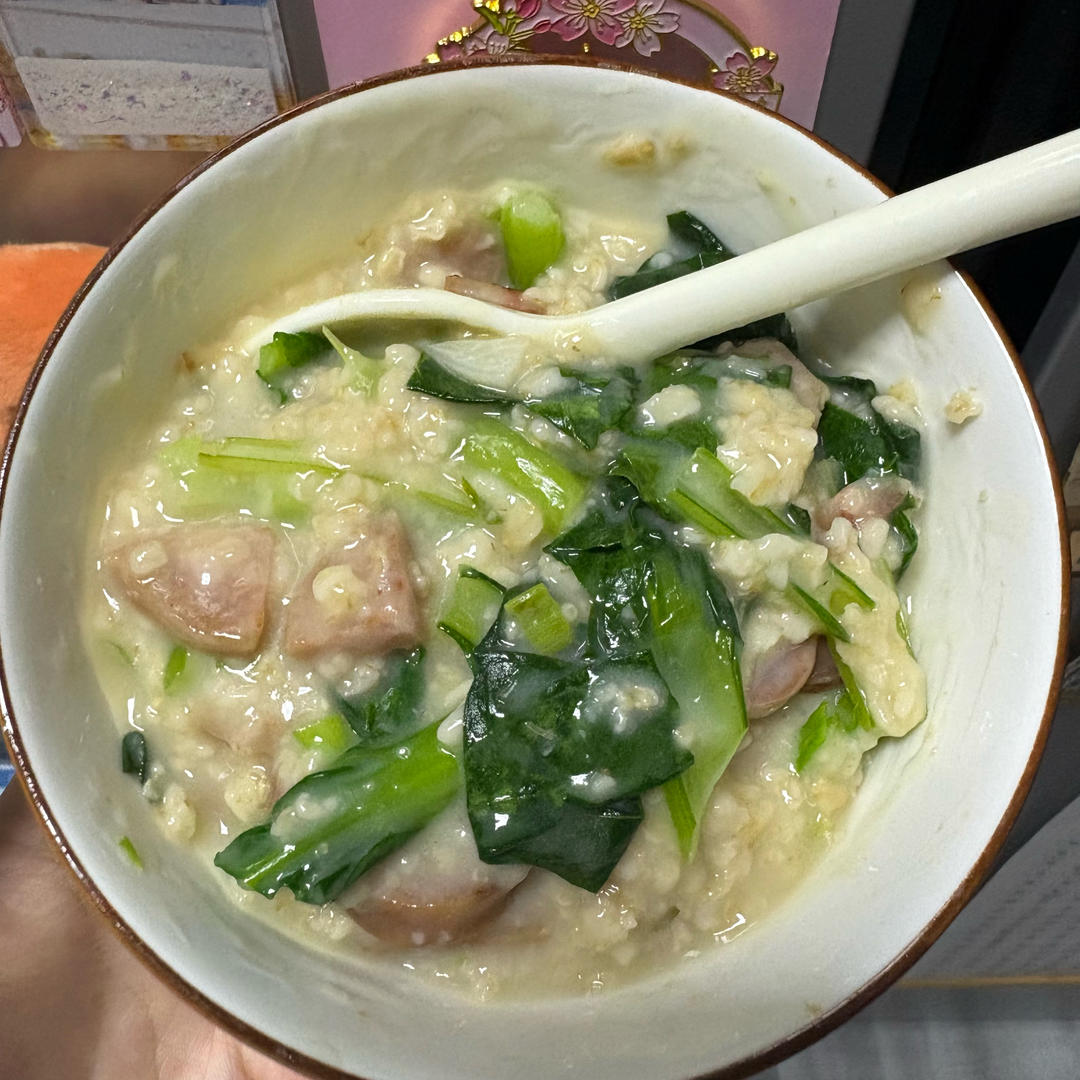 燕麦粥最近真的好火！减脂期营养价值高饱腹还好吃