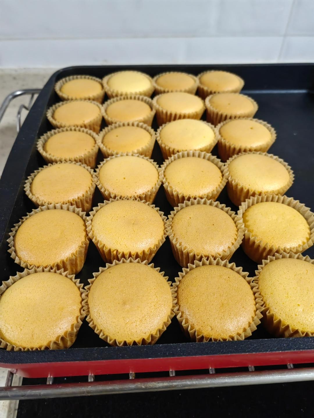 【视频食谱】一口一个小小鸡蛋糕