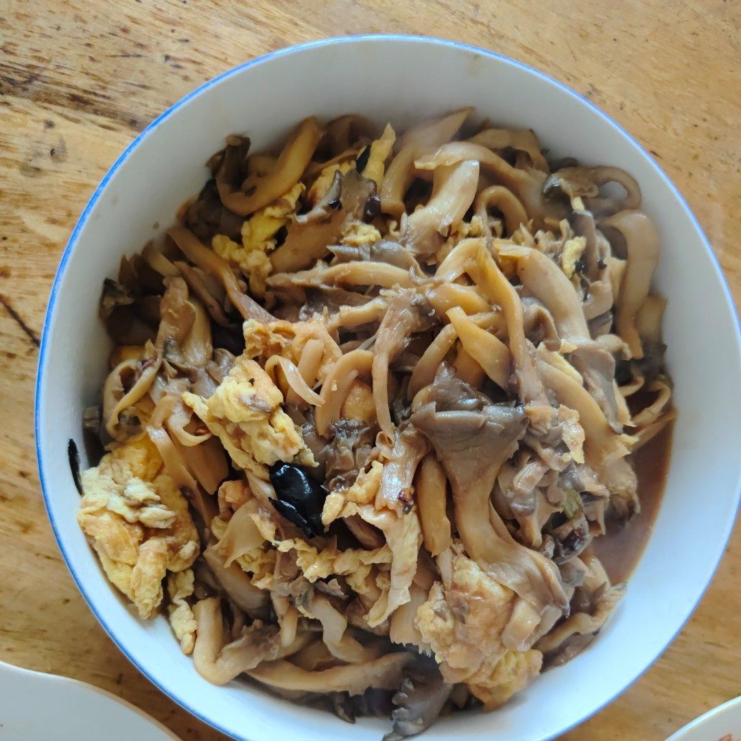 蘑菇炒鸡蛋	平菇这样炒，鲜美无比巨好吃
