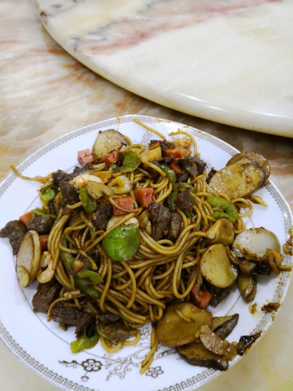 上桌秒光的黑椒牛肉乌冬面