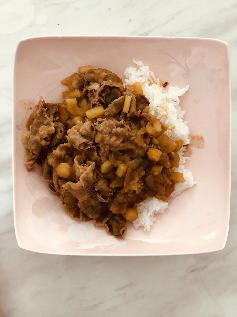 好吃到舔碗底的土豆肥牛拌饭