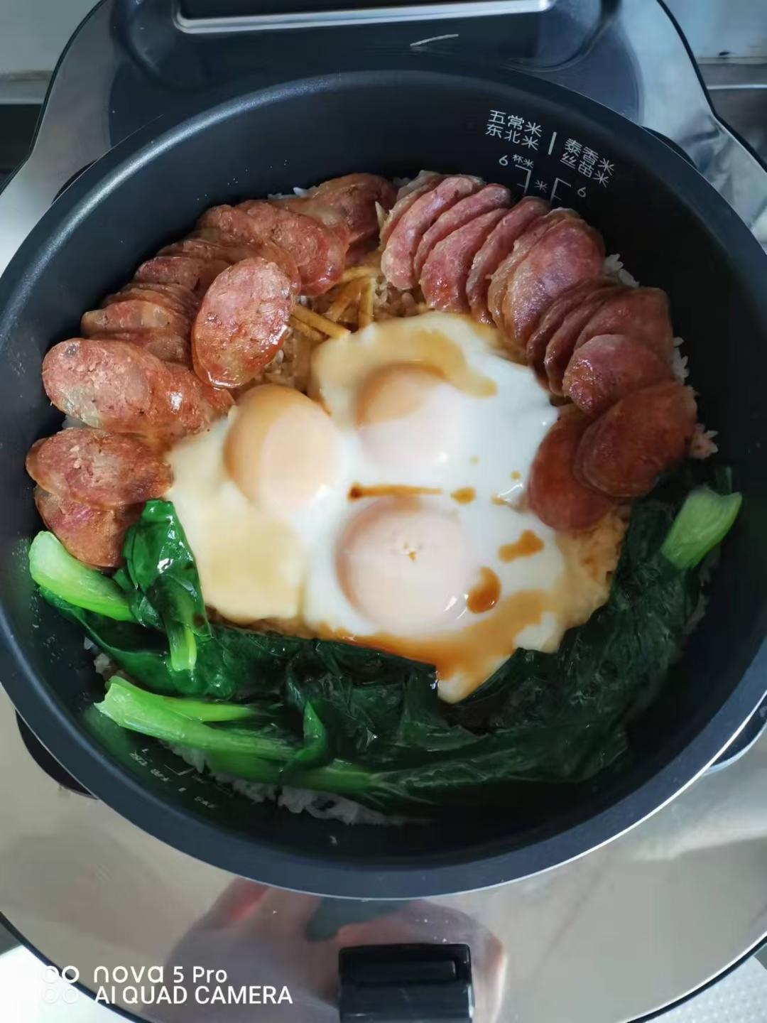 广式腊味煲仔饭