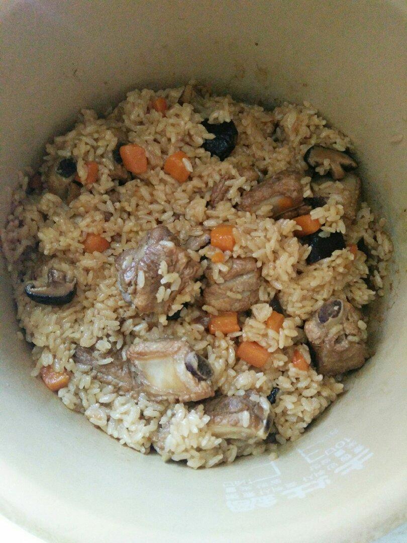 喷香排骨焖饭（爆好吃）