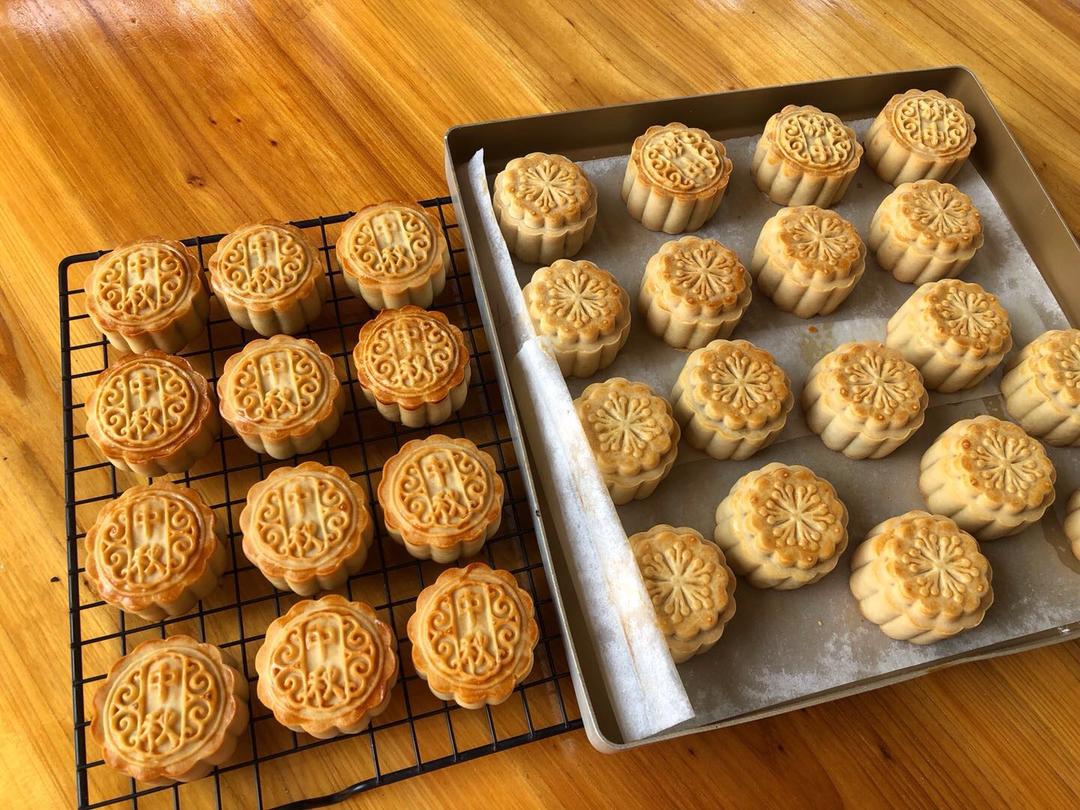 广式月饼—蛋黄莲蓉月饼