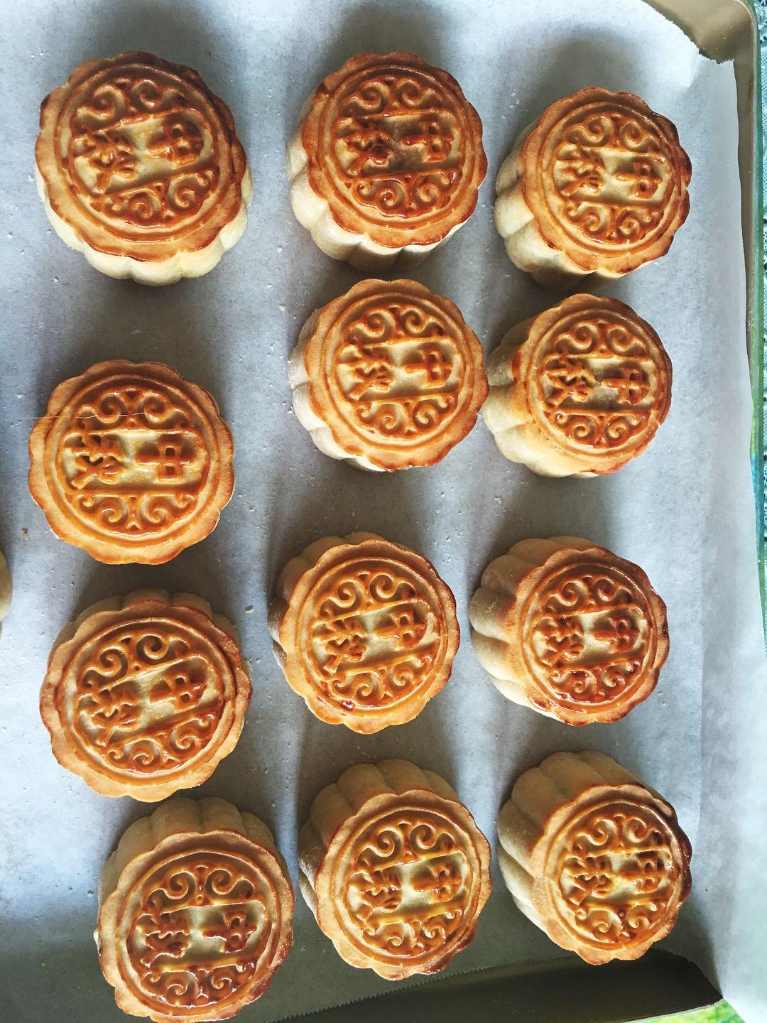 红豆沙咸蛋黄月饼