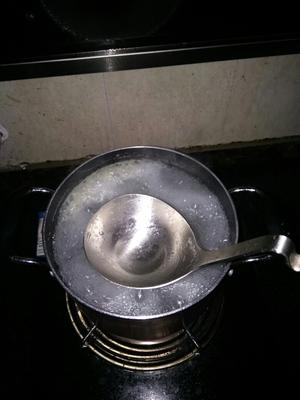 红豆花生排骨汤的做法 步骤3