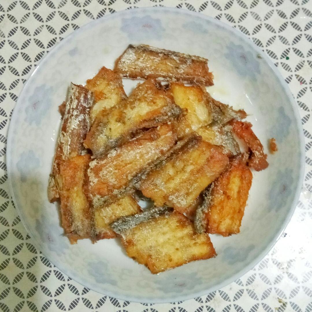 香煎带鱼（不裹粉不易烂的技巧）