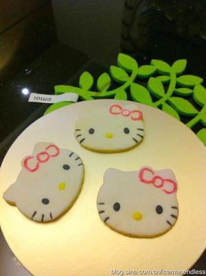超可爱Hello Kitty翻糖饼干的做法 步骤3