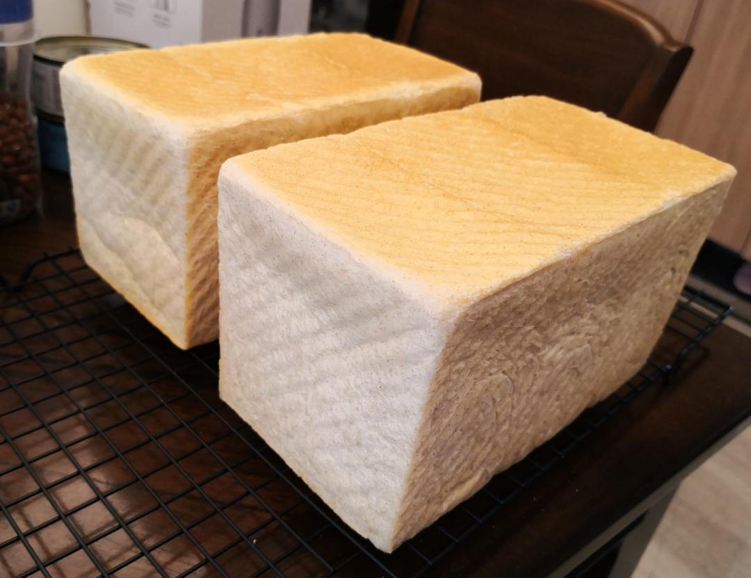 柔软的蜂蜜牛乳全麦吐司